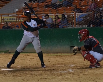 Vienen de atrás para ganar los Leones y Centinelas en la pretemporada