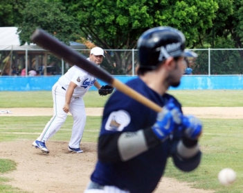 Albino se luce y los Yaquis acechan la cima en la Liga del Pacífico