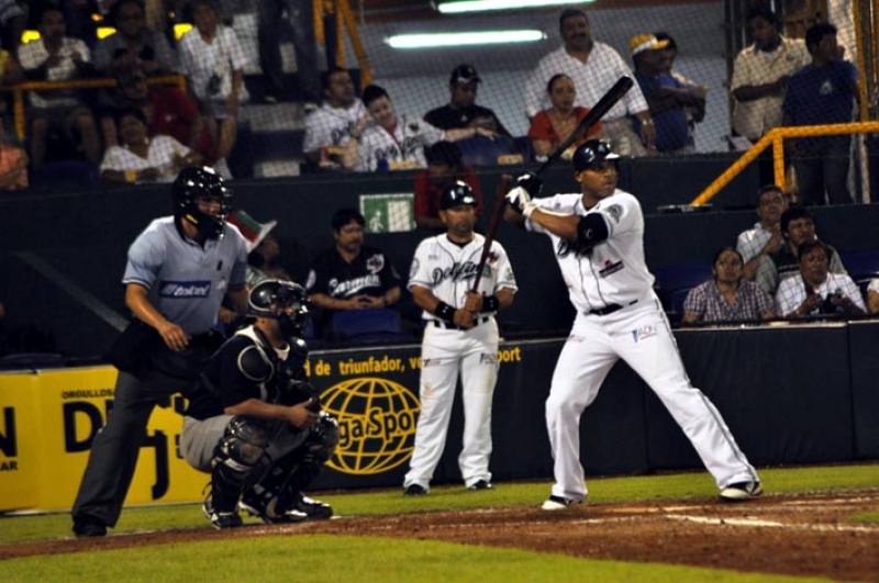 Una jornada récord del delfín Mateo complica más el panorama para los Leones