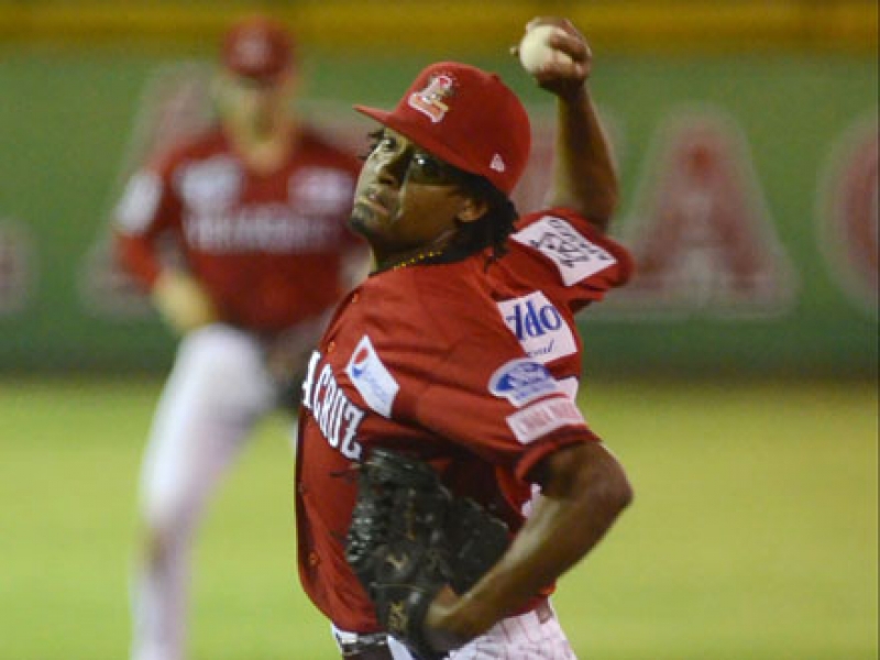 Los Leones, con relevo corto de lujo: Jailén Peguero se une a Ricardo Gómez