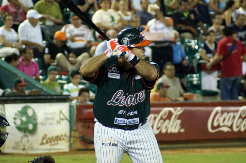 Saucedo se convierte en el primer león con 20 jonrones desde 2005 en dramático éxito