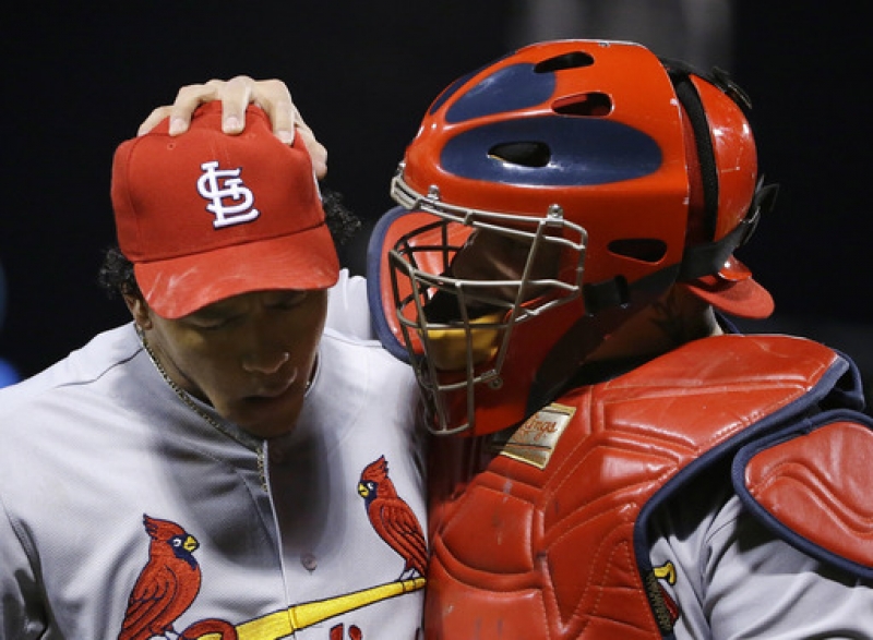 El pitcheo de poder se impone en el segundo raund: la Serie Mundial, 1-1