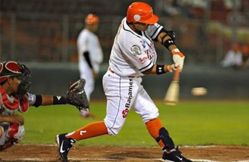 Los Leones al fin le dan un triunfo a Carrillo y Morejón emula una hazaña del "Coyote"