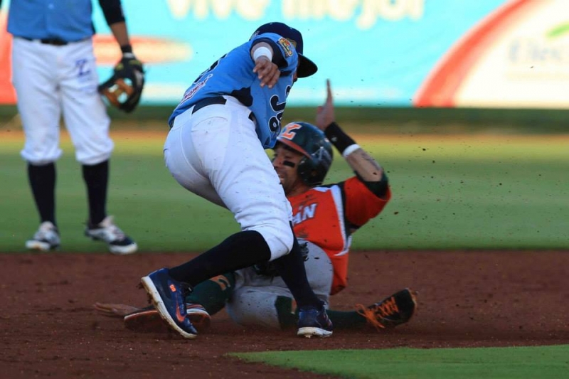 Interminable la mala racha de los Leones: falla Acosta en la 9a. y caen 6-5