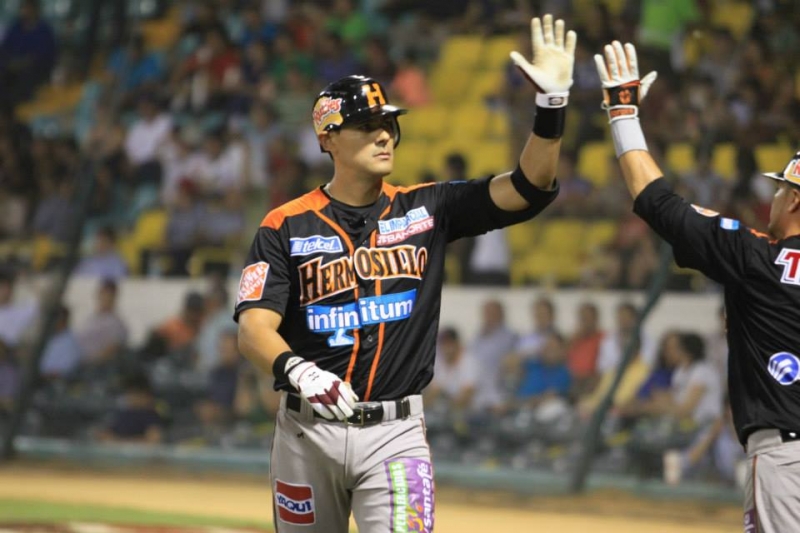Matías Carrillo mantiene a los Naranjeros en la cima; Tecuala es sublíder