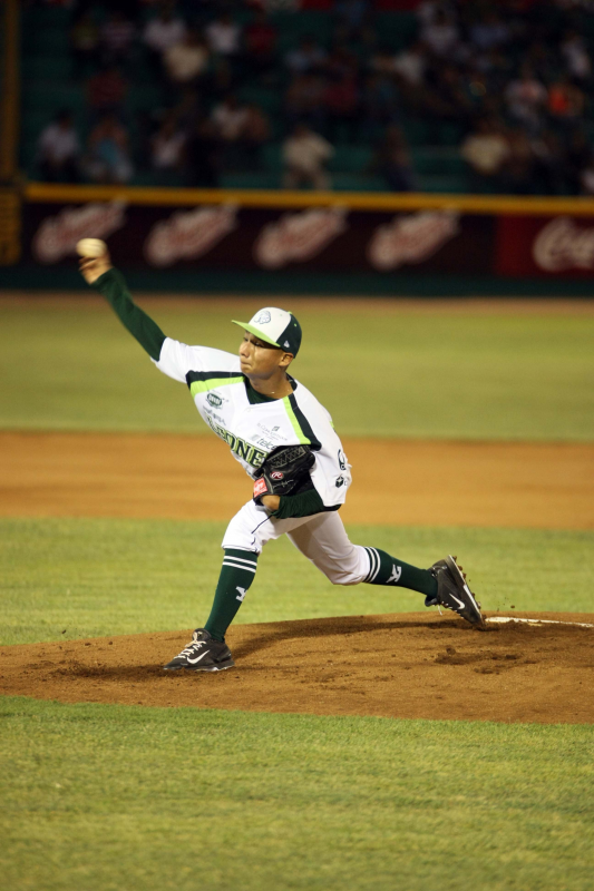 García firma con los Cachorros en otra dura jornada en el diamante para los Leones