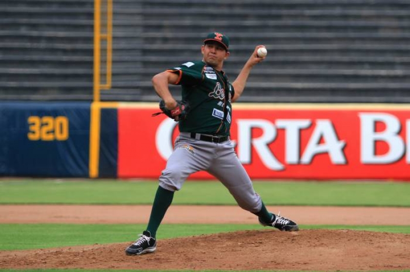 Oscar Rivera sigue sin mejorar y los Leones pierden otra serie