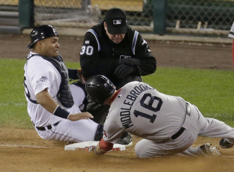 Boston tiene en la lona al campeón de la Americana: va por el nócaut en el Fenway