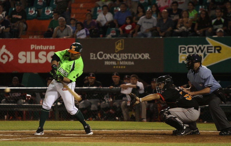 Araujo y Reyes, de lo mejor en una ofensiva que dejó mucho que desear 